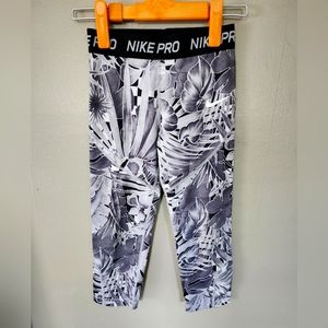 Girls medium Nike pro leggings